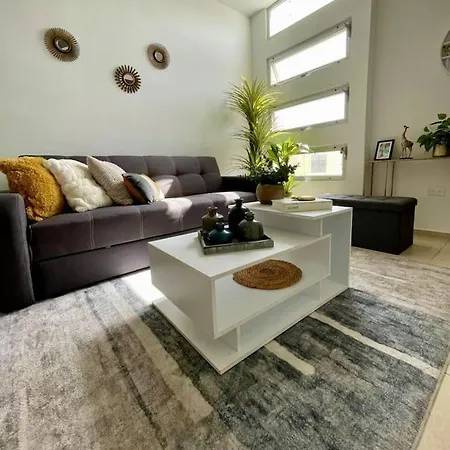 Casa Vallejo En Residencial Becquer